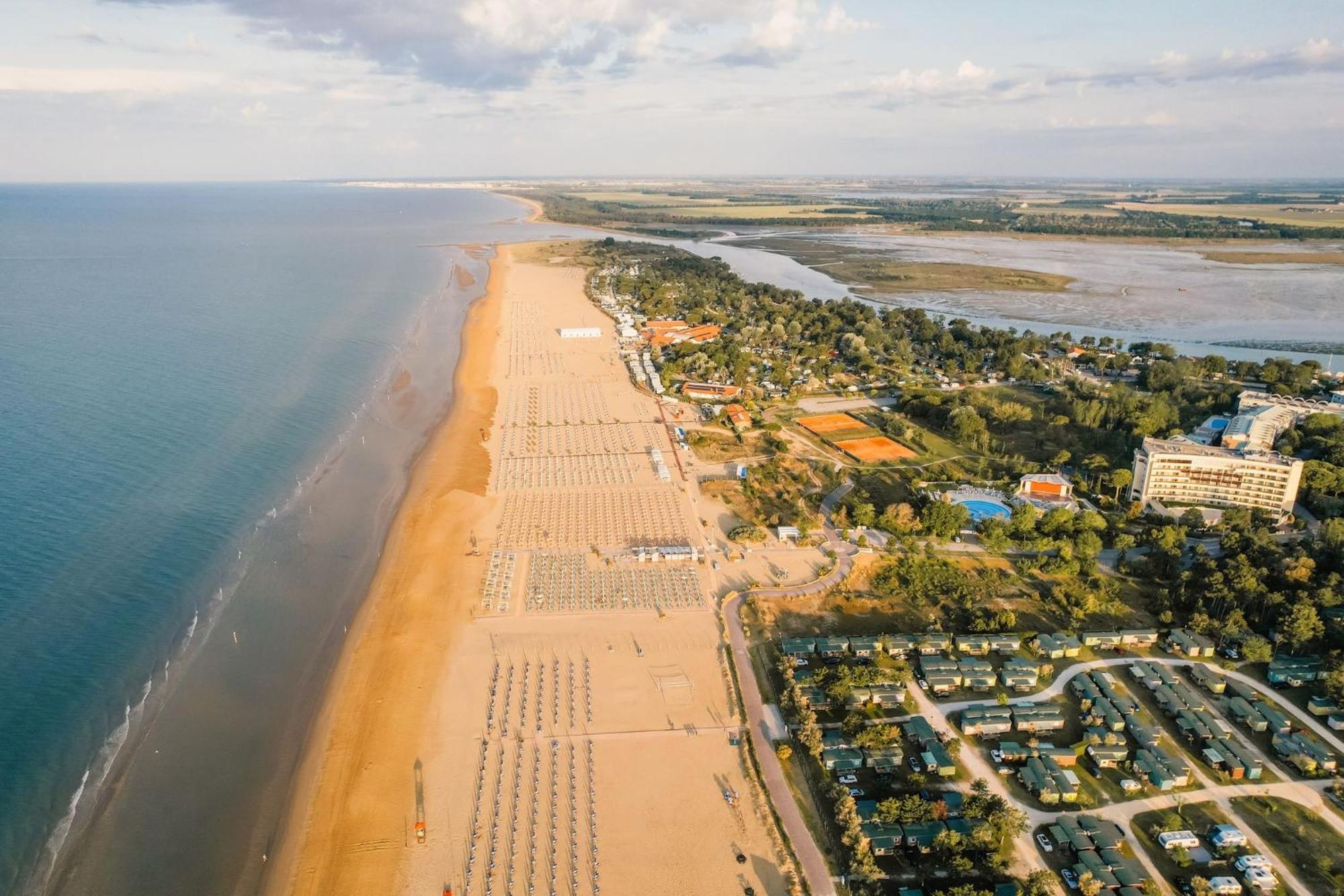 Cozy Villa 250 Metres From The Beach - Beahost - Bibione Exteriör bild
